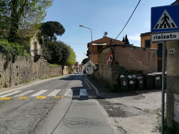 locale commerciale in vendita ad Albano Laziale