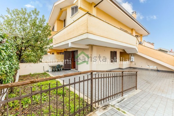 appartamento in vendita ad Albano Laziale in zona Pavona