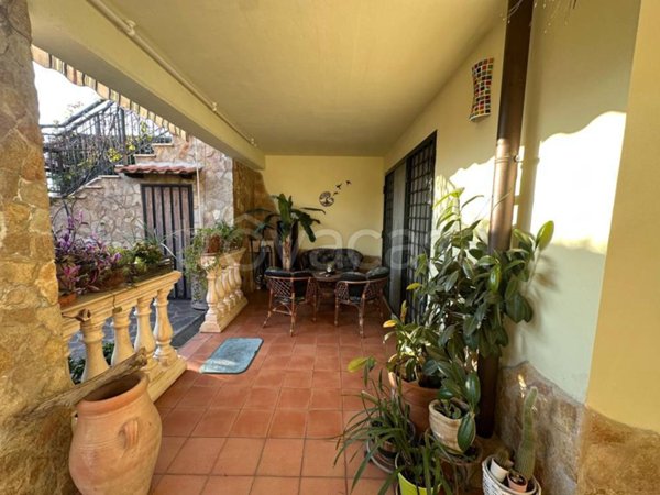 casa indipendente in vendita ad Albano Laziale in zona Cecchina