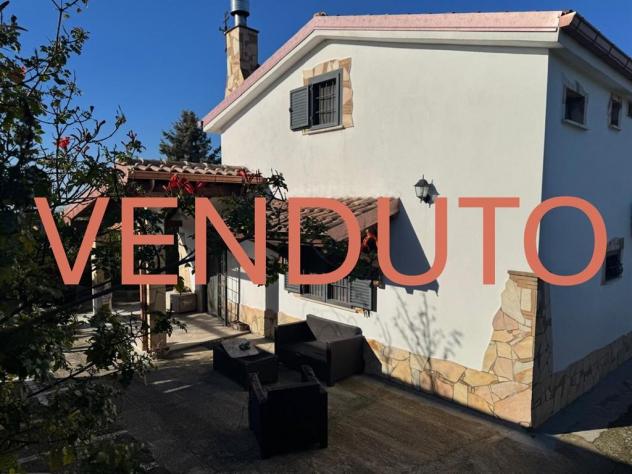 casa indipendente in vendita ad Albano Laziale in zona Pavona