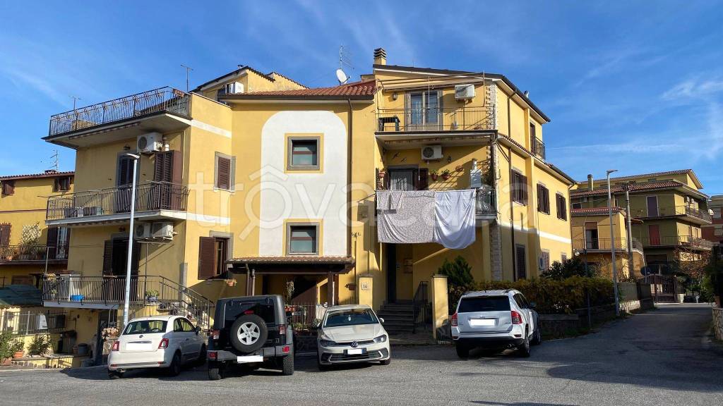 appartamento in vendita ad Albano Laziale in zona Marfoli