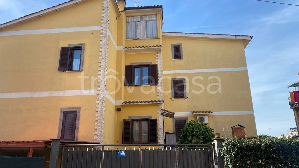 appartamento in vendita ad Albano Laziale in zona Marfoli
