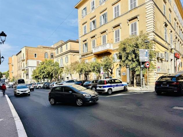 negozio in vendita ad Albano Laziale
