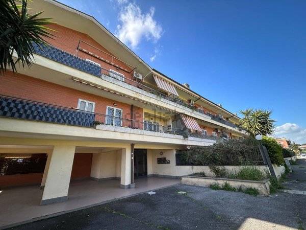 appartamento in vendita ad Albano Laziale in zona Pavona
