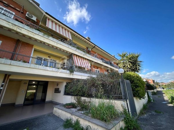 appartamento in vendita ad Albano Laziale in zona Pavona