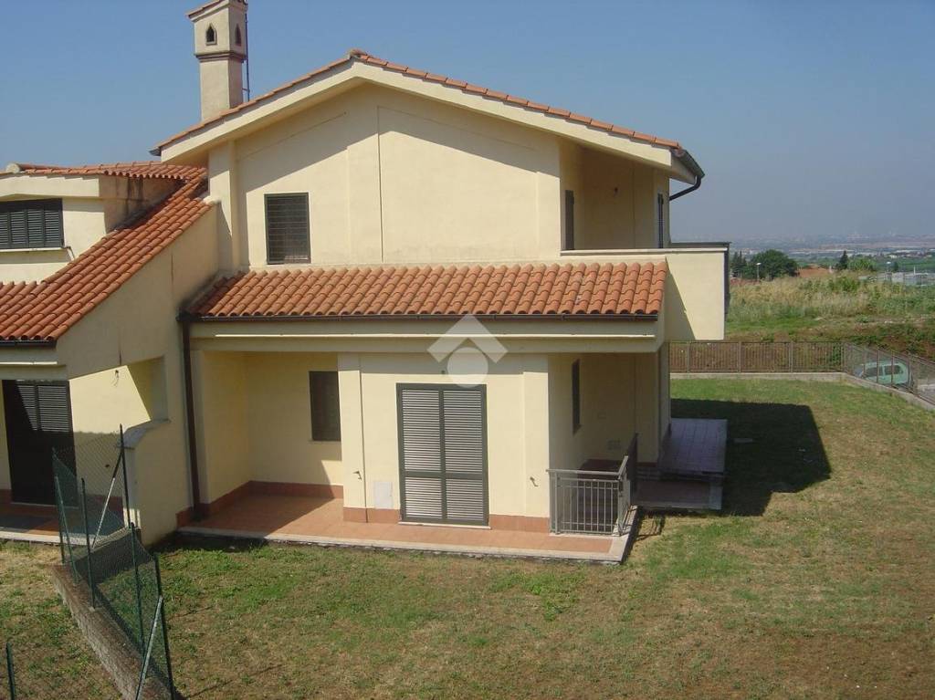 casa indipendente in vendita ad Albano Laziale in zona Cecchina