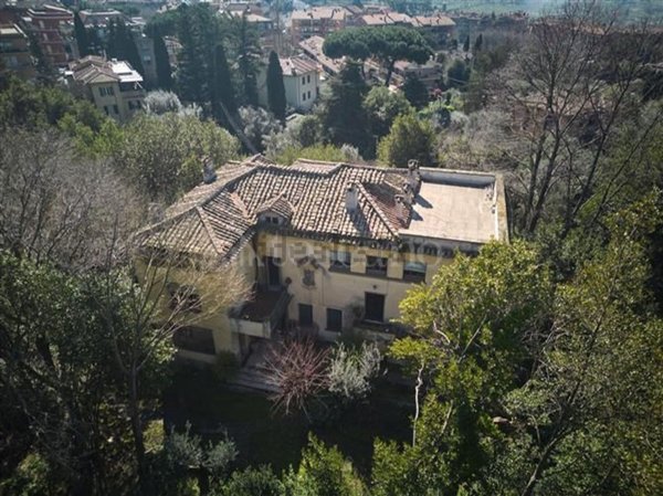 casa indipendente in vendita ad Albano Laziale