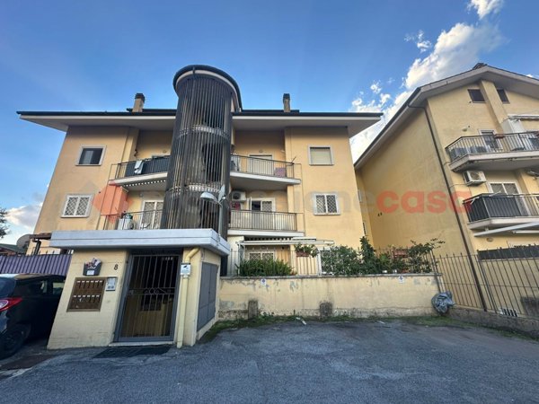 appartamento in vendita ad Albano Laziale in zona Pavona
