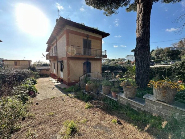 casa indipendente in vendita ad Albano Laziale