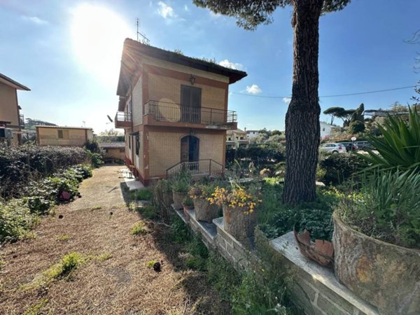 casa indipendente in vendita ad Albano Laziale