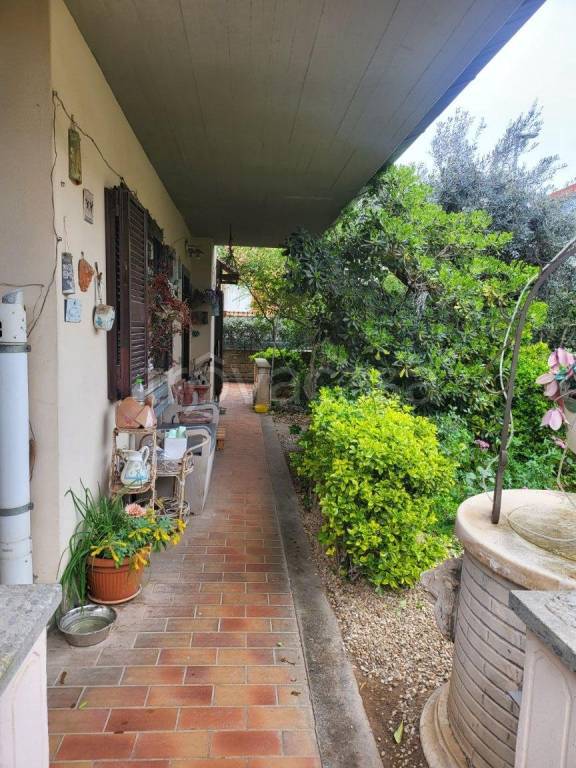 casa indipendente in vendita ad Albano Laziale in zona Cecchina