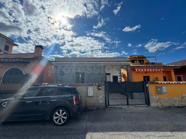casa indipendente in vendita ad Albano Laziale in zona Pavona