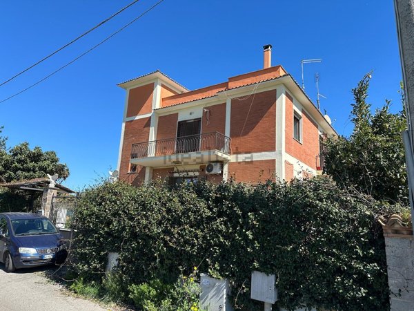 appartamento in vendita ad Albano Laziale in zona Pavona