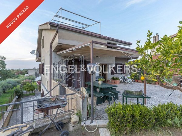 appartamento in vendita ad Albano Laziale in zona Cecchina
