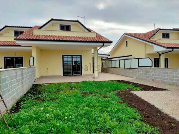 casa indipendente in vendita ad Albano Laziale in zona Cecchina