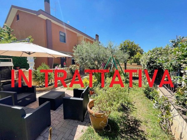 casa indipendente in vendita ad Albano Laziale in zona Cecchina