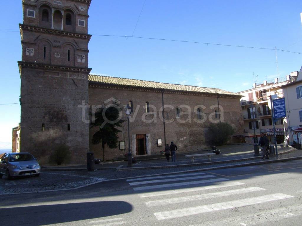 negozio in vendita ad Albano Laziale