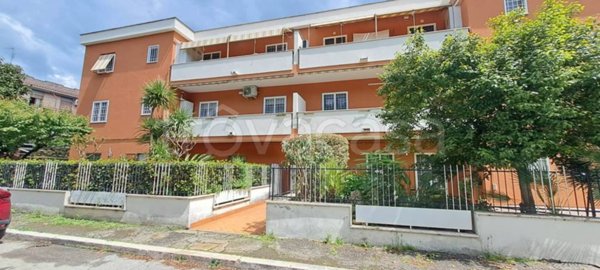 appartamento in vendita ad Albano Laziale in zona Pavona