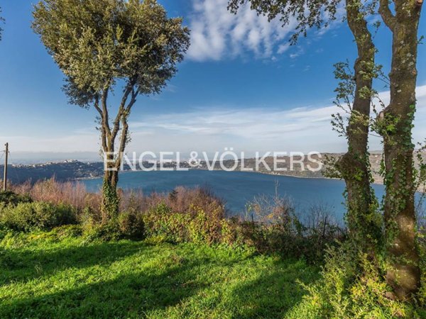 casa indipendente in vendita ad Albano Laziale