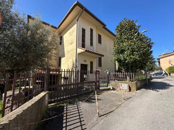 appartamento in vendita ad Albano Laziale in zona Cecchina