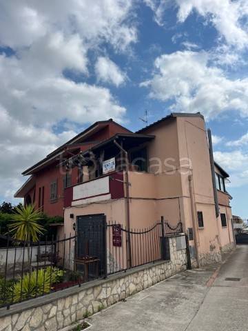 appartamento in vendita ad Albano Laziale in zona Cecchina