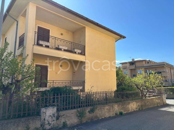 casa indipendente in vendita ad Albano Laziale in zona Cecchina