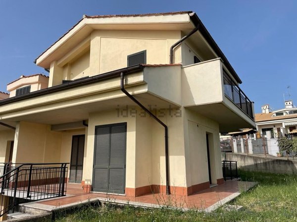 casa indipendente in vendita ad Albano Laziale in zona Cecchina