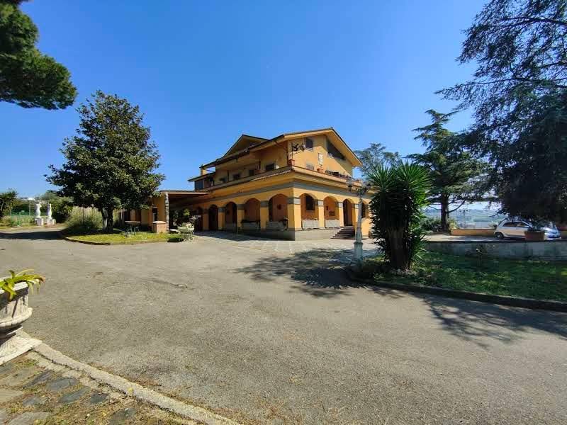 casa indipendente in vendita ad Albano Laziale in zona Pavona