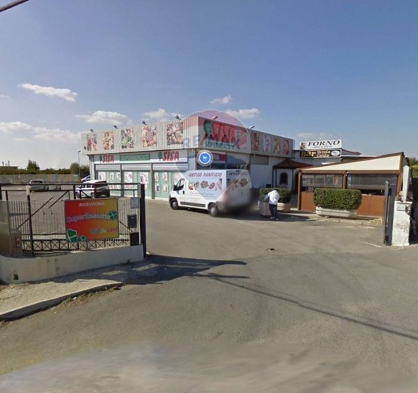 locale commerciale in vendita ad Albano Laziale in zona Pavona