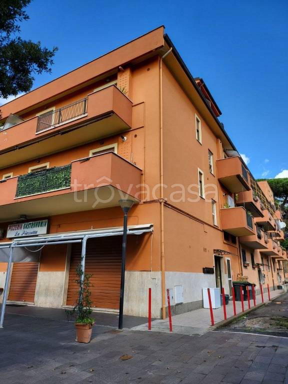 appartamento in vendita ad Albano Laziale in zona Cecchina