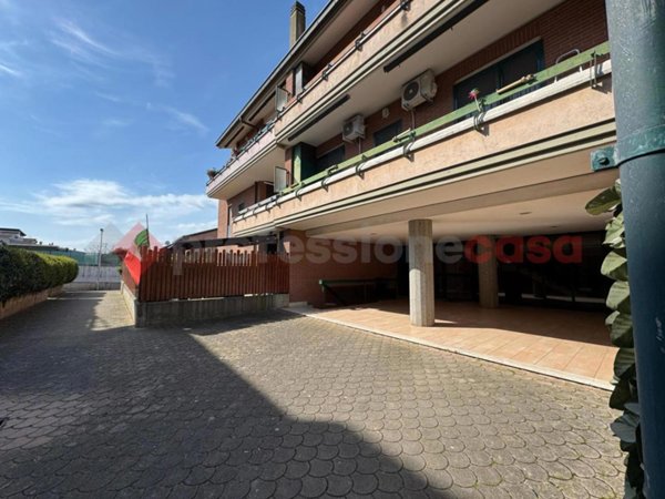 appartamento in vendita ad Albano Laziale in zona Pavona