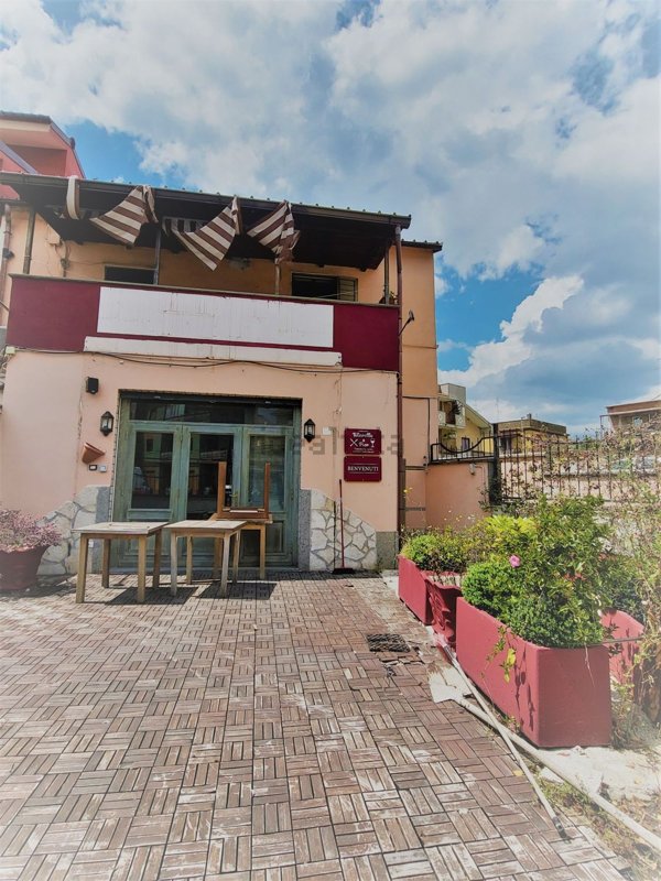 locale commerciale in vendita ad Albano Laziale