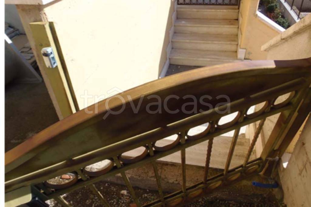 appartamento in vendita ad Albano Laziale in zona Pavona