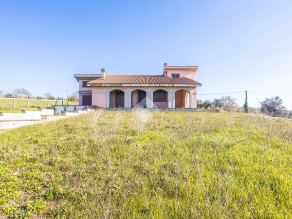 casa indipendente in vendita ad Albano Laziale in zona Pavona
