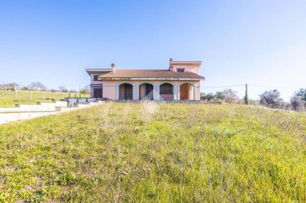 casa indipendente in vendita ad Albano Laziale in zona Pavona