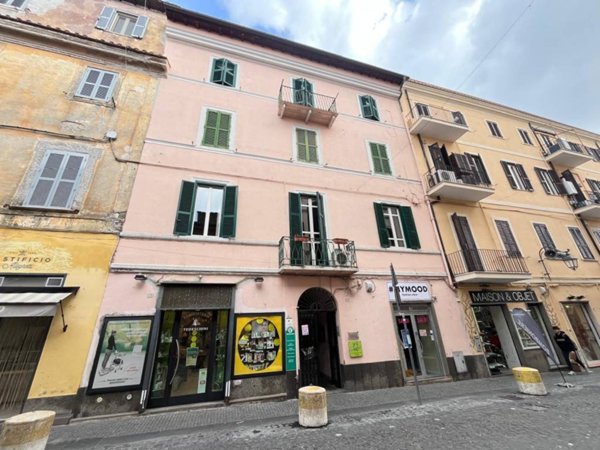 locale commerciale in vendita ad Albano Laziale