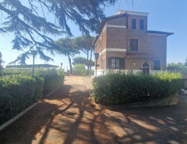 casa indipendente in vendita ad Albano Laziale in zona Cecchina