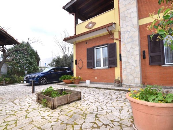 casa indipendente in vendita ad Albano Laziale in zona Cecchina