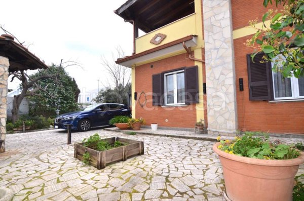 casa indipendente in vendita ad Albano Laziale in zona Cecchina
