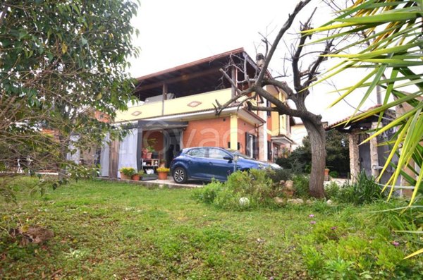 casa indipendente in vendita ad Albano Laziale in zona Cecchina