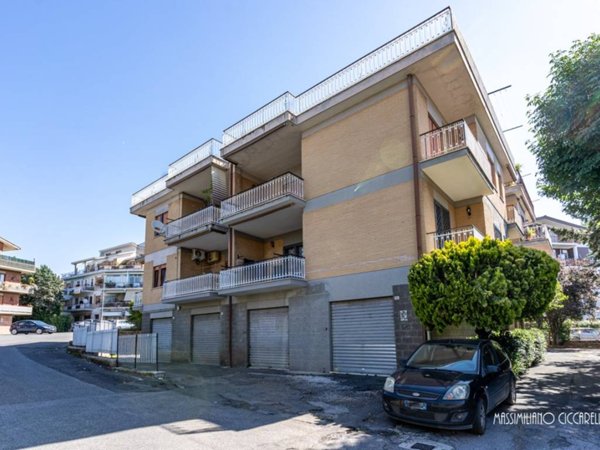 appartamento in vendita ad Albano Laziale in zona Cecchina