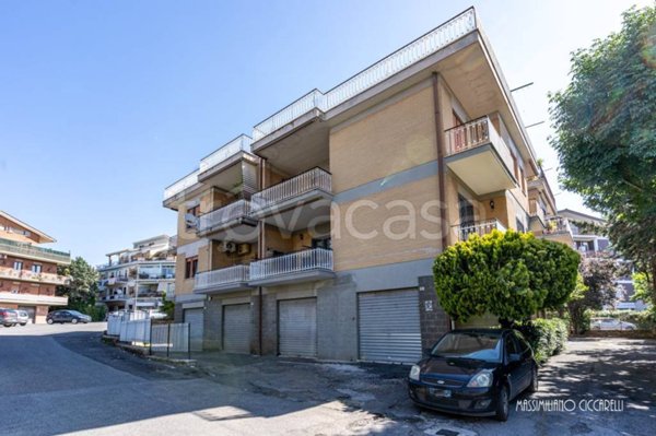 appartamento in vendita ad Albano Laziale in zona Cecchina