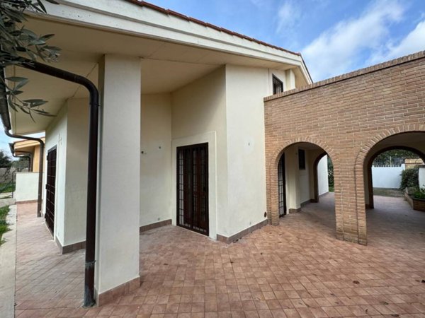 casa indipendente in vendita ad Albano Laziale in zona Cecchina