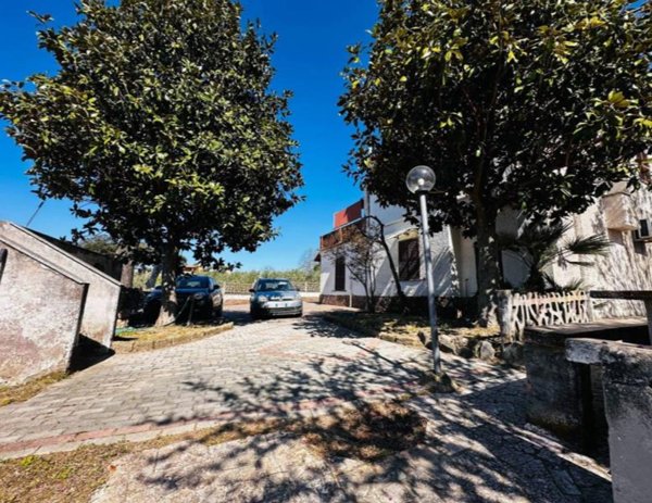 appartamento in vendita ad Albano Laziale in zona Pavona