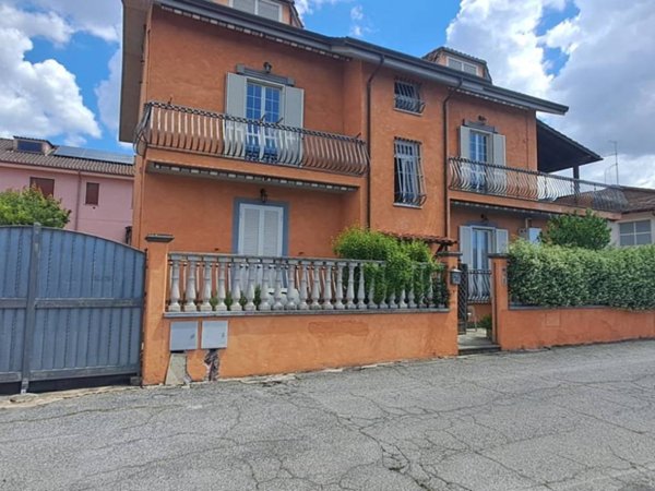 appartamento in vendita ad Albano Laziale in zona Pavona