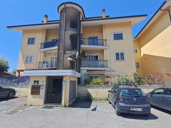 appartamento in vendita ad Albano Laziale in zona Pavona
