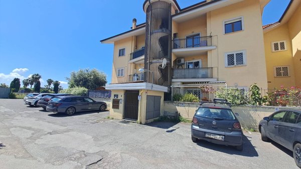 appartamento in vendita ad Albano Laziale in zona Pavona