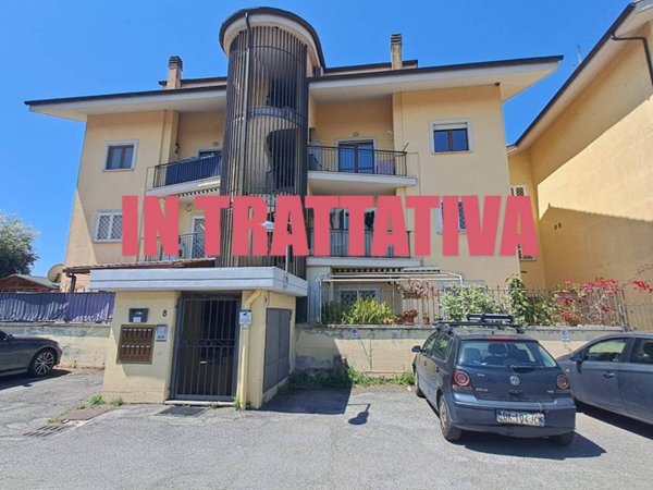appartamento in vendita ad Albano Laziale in zona Pavona