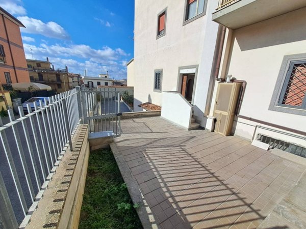 appartamento in vendita ad Albano Laziale in zona Pavona