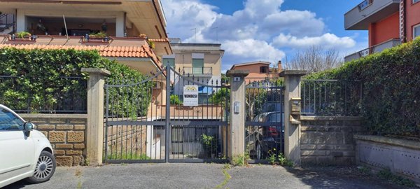 locale commerciale in vendita ad Albano Laziale in zona Marfoli